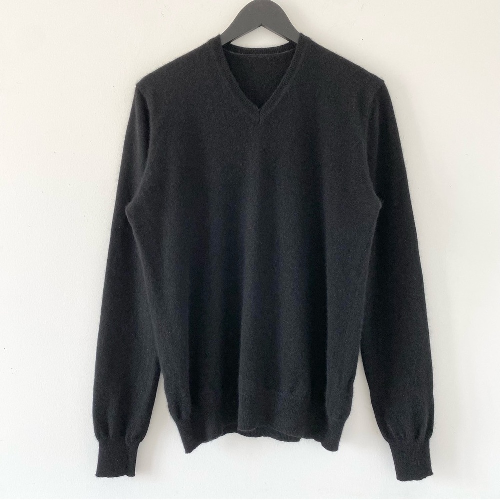 100% Cashmere V-Neck Sweater